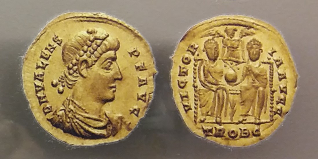 2. Ауреус на имп. Валент отсечен в Цибале Панония